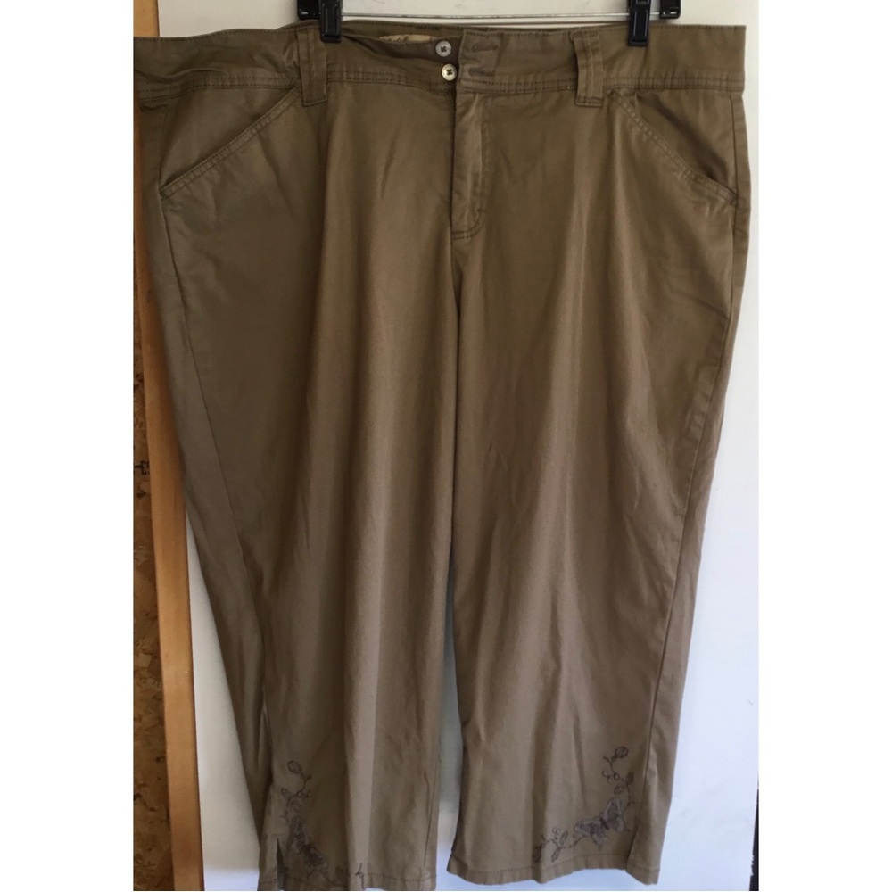 Ladies Plus Size 26W Just My Size Stretch Classic Capris with Embroidery on Leg